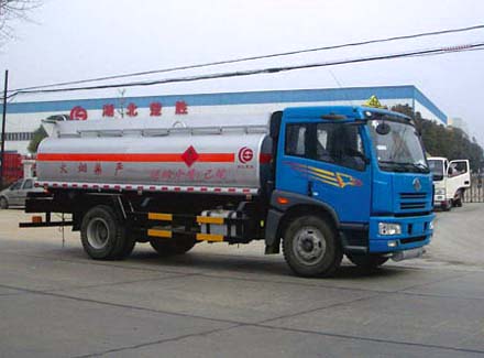 解放單橋化工液體運(yùn)輸車(CA1163